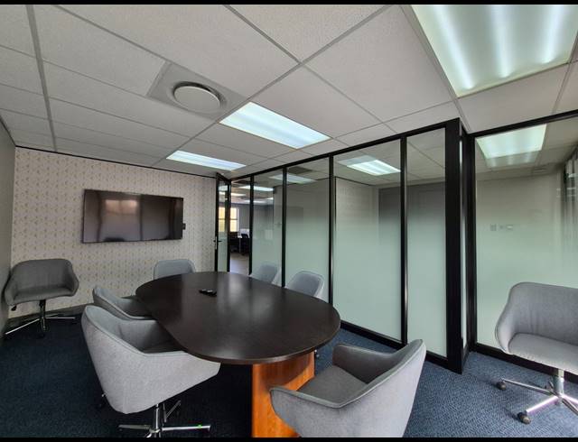 109M² OFFICE TO LET IN DUNKELD WEST